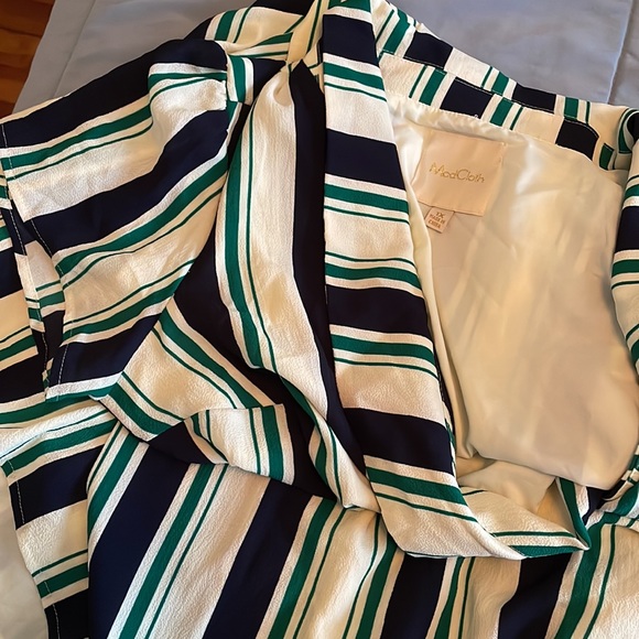 Modcloth Shawl Collar Short-Sleeved Wrap Dress - Picture 4 of 6